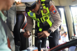 Jelang Idul Fitri 1447 H, Polres Gresik dan Polda Jatim Intensifkan Rampcheck Bus Pariwisata di PO Joglo Baru