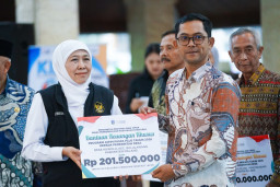 Gubernur Khofifah Gelontorkan Bansos Rp7,05 Miliar di Kabupaten Malang, Dorong Kemandirian dan Penguatan Ekonomi Desa
