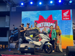 Ribuan Konsumen Saksikan Undian Honda di Banyuwangi, PCX160 Dimenangkan Dua Pelanggan Beruntung
