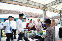 Safari Ramadan di Sumberrejo, Setyo Wahono Pantau Gerakan Pangan Murah dan Serahkan Santunan