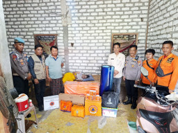 Kurangi Beban, BPBD Sampang Salurkan Bantuan Kemanusiaan