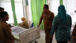 Perkuat Penanganan Stunting,  Wabup Alif Tinjau Pelayanan KB di Puskesmas Sangkapura