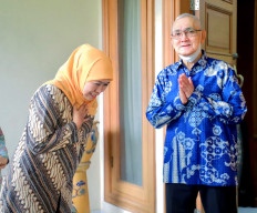 Try Sutrisno Wafat, Khofifah Sampaikan Duka Cita Mendalam dan Ajak Masyarakat Kibarkan Bendera Setengah Tian