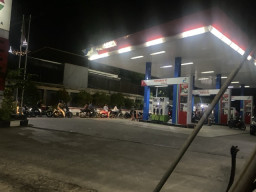 Isu BBM Naik Bikin Panik, Antrean Panjang Mengular di Sejumlah SPBU Bojonegoro