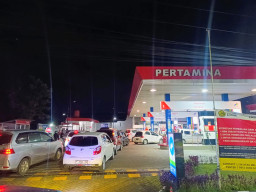 Isu Stok BBM Menipis Picu Panic Buying, SPBU di Jember Diserbu Antrean Kendaraan