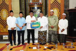 Safari Ramadan, Petrokimia Gresik Salurkan Bantuan Ratusan Juta Rupiah untuk Masjid dan Lembaga Sosial