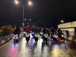 Ratusan Komunitas Ramaikan All New Honda Vario 125 Night Ride di Surabaya