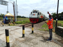 KAI Daop 9 Jember Tempatkan 107 Petugas Jaga Perlintasan dan 19 Penilik Jalan untuk Pengamanan Angkutan Lebaran 2026