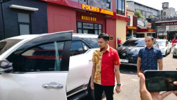 Pria Lumajang Bawa Kabur  Fortuner di Showroom Jember