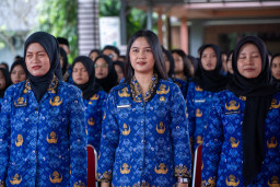 Serahkan SK PNS dan Perpanjangan PPPK, Bupati Gresik Tekankan Integritas ASN