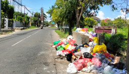 Sampah Menggunung di Pusat Kota, DPRD Sumenep Desak DLH Bertindak Cepat