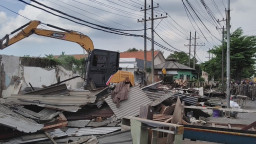 DPRD Gresik Menyayangkan Pembongkaran 43 Lapak di Semambung, Minta Relokasi Jelas dan Solusi Banjir Komprehensif