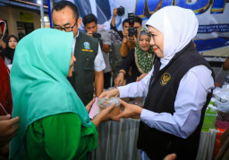 Pasar Murah di Sidoarjo, Gubernur Khofifah Perkuat Stabilitas Harga dan Daya Beli Warga