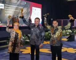 Bupati dan Dirut BPR Syariah Sampang Borong Penghargaan di TOP BUMD Awards 2026