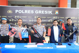 Komplotan Residivis Pencuri Kabel PLN Lintas Daerah Dibekuk Polres Gresik di  Ngawi