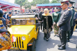 Konvoi Kendaraan Listrik Siswa SMK Pukau Grahadi, Khofifah: Bukti Nyata Jatim Siap Menuju Net Zero Emission