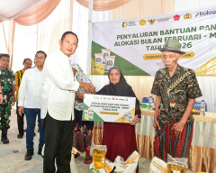 Pastikan Ketahanan Pangan, Pemkab Lamongan Salurkan Bantuan Beras dan Minyak Goreng ke Ribuan KPM