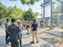 Duduki Jalur Pipa Gas, Puluhan Lapak PKL di Depan Pelabuhan Gresik Akhirnya Dibongkar