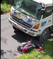 Gagal Menyalip, Pelajar di Bojonegoro Tewas Usai Motornya Hantam Truk Molen