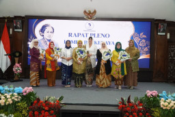 Peringati Hari Kartini, IWAPI Lamongan Ajak Perempuan Berdaya Lewat Lomba Berkebaya