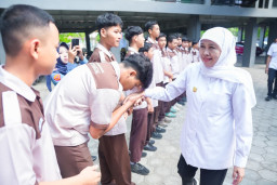 Gubernur Khofifah Lepas 1.790 Murid SMK dan Alumni ke Luar Negeri, Bukti SDM Vokasi Jatim Siap Menembus Industri Global
