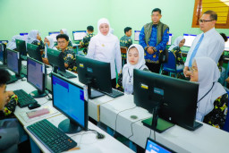 Di Peringatan Hari Pendidikan Nasional 2026, Gubernur Khofifah Tegaskan Komitmen Jatim Menjadi Barometer Pendidikan