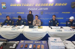 Polda Jatim Bongkar Komplotan Penerbit SIM Card Ilegal