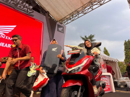 Meriah! Pengundian UKH di Ngawi Digelar, Konsumen Beruntung Raih Hadiah Utama Honda PCX160 CBS