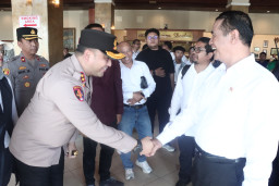 Dukung Asta Cita Ketahanan Pangan, Polres Gresik Kawal Kunjungan Mentan Tinjau Gudang Bulog