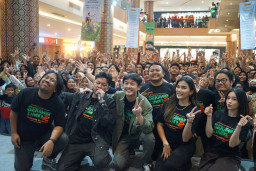 Gressmall Jadi Lautan Penggemar Saat Cast Sekawan Limo 2 Hadir di Gresik