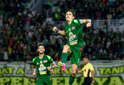 Persebaya Pertahankan Francisco Rivera hingga 2029, Jadi Pilar Utama Era Bernardo Tavares