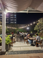 Hotel Santika Gresik Suguhkan Sensasi Kuliner Mediterania dalam Buffet Night Spesial