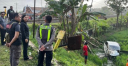 Empat Penumpang Avanza Tewas DIhantam KA Argo Bromo