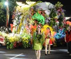 Gemerlap Surabaya Vaganza 2026, Parade Malam Hari Banjir Spot Estetik
