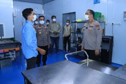 Kapolres Tinjau SPPG dan MBG di SLB Kemala Bhayangkari 2