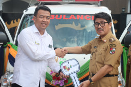 PT SGN Serahkan Bantuan Mobil Ambulans untuk Puskesmas Mider Lampung Utara Lewat Program TJSL