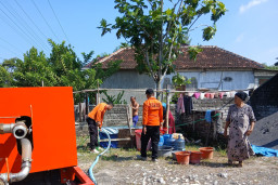 Krisis Air Mulai Mengancam, Desa Deru Jadi Penerima Bantuan Perdana BPBD Bojonegoro