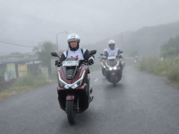 Pandangan Terhalang Kabut? Ini Tips Berkendara Aman Menggunakan Motor Matic dari MPM Honda Jatim