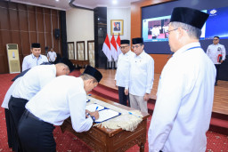 Lantik 10 Pejabat Baru, Menaker Yassierli Tekankan Penguatan K3 dan Tata Kelola Akuntabel