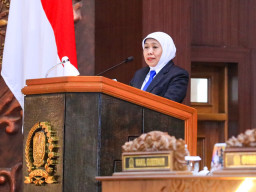 Sampaikan Nota Keuangan APBD 2025, Gubernur Khofifah Paparkan Pendapatan Jatim Tembus 104,6℅ Sukses Pertahankan WTP