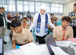 Kuota Kosong Dialihkan, Gubernur Khofifah Ingatkan Calon Murid SPMB Jatim Segera Daftar Ulang