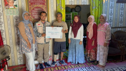 Tiga Warga Depok, Cikarang, dan Bekasi Terima Bantuan Kaki Palsu dari YBM PLN