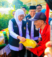 Gubernur Khofifah Gelar Pasar Murah di Kawasan Wisata Kuliner Gladak Serang Probolinggo