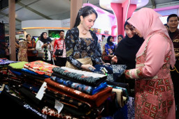 Arumi Dardak Dorong Penguatan Wastra Batik Jatim Mendunia