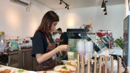 Dari Barber Menjadi Barista: Ketika Secangkir Kopi Membawa Joe Menemukan Passion Baru