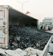 Macet Panjang di Jalan Raya Manyar Gresik Akibat Truk Batu Bara Terguling, Kini Lalu Lintas Telah Normal