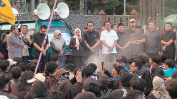 Temui Mahasiswa Unras di Jember, Fatmawati Sebut MBG Program Bagus Tapi Minta Tindak Tegas Oknum Penyeleweng