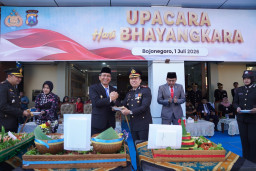 Kejutan Tumpeng Warnai Hari Bhayangkara ke-80 di Polres Bojonegoro, Forkopimda Tunjukkan Soliditas