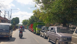 Harga BBM Nonsubsidi Turun, Antrean di SPBU Sumenep Tetap Mengular