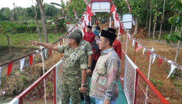 Tak Perlu Seberangi Sungai Lagi, Warga Ambunten Sumenep Kini Punya Jembatan Gantung Baru